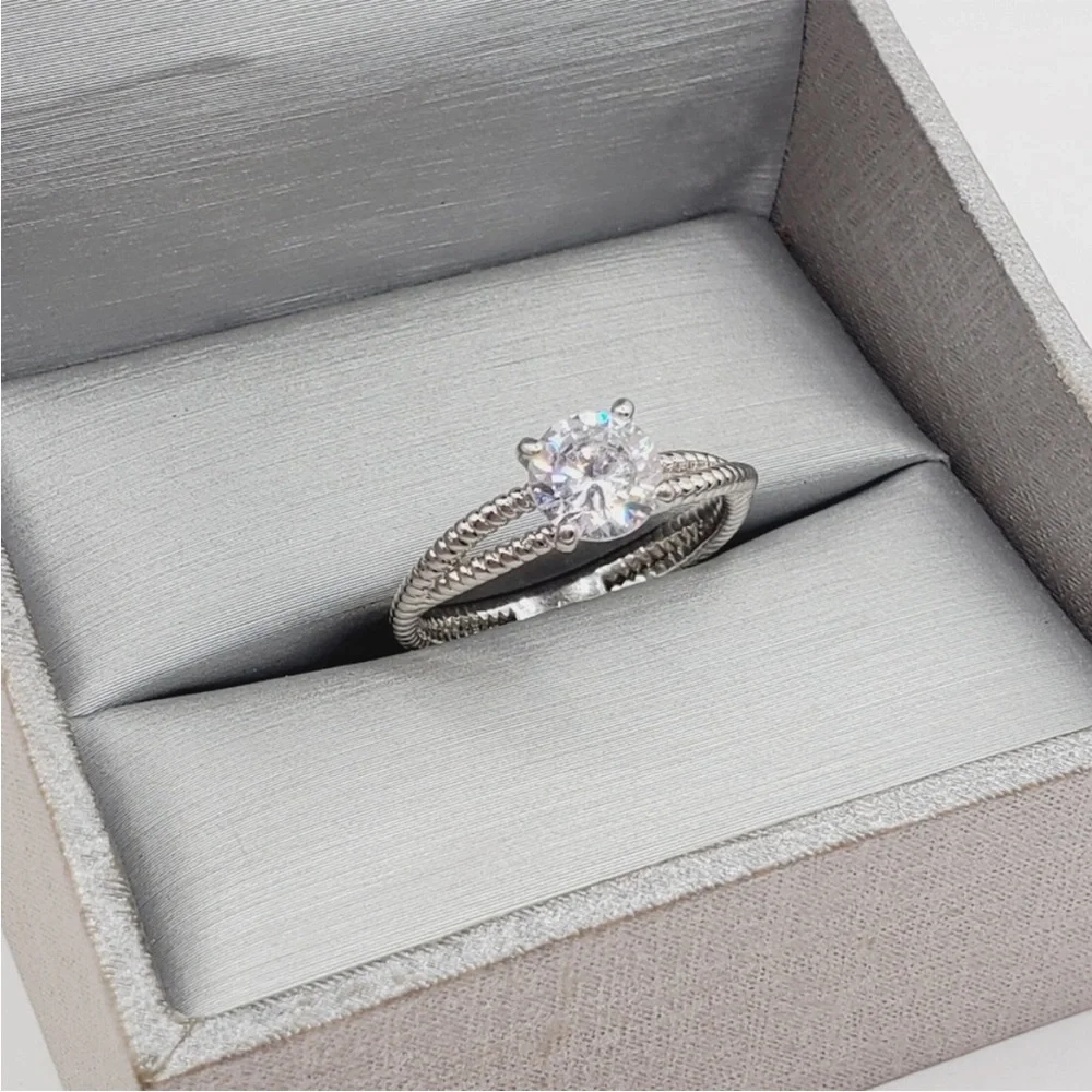 Round Cut Diamond Simulant Rhodium Plated Silver Tone Solitaire Cable Rope Ring